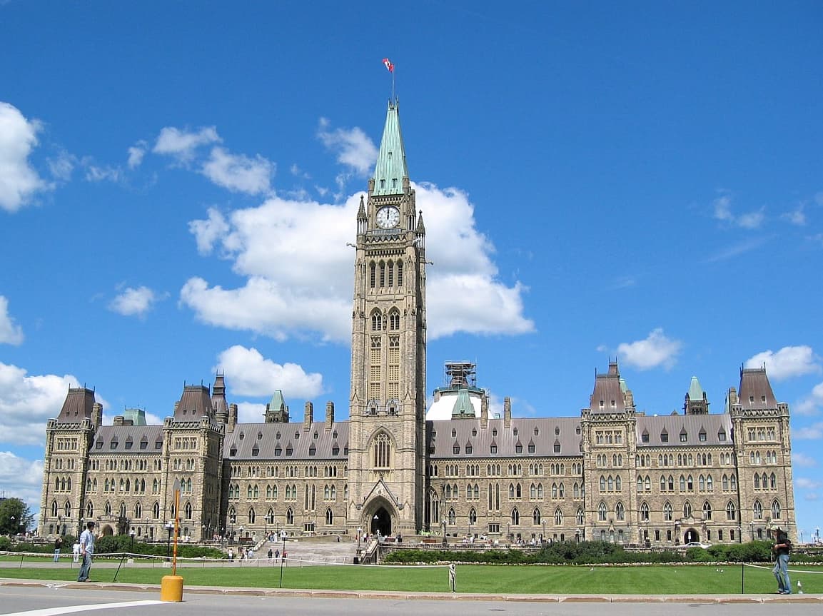 Federal vs Provincial Procurement in Canada: Markets, Rules, and Where the Work Is